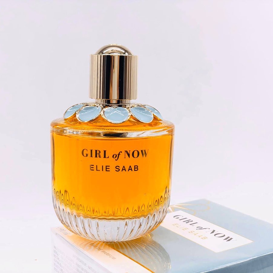 Nước hoa Elie Saab: Thiết kế thơ mộng và nữ tính, nước hoa Elie Saab chắc chắn sẽ mang lại cho bạn những trải nghiệm tuyệt vời nhất về mùi hương. Với các thành phần tự nhiên và hương thơm đặc trưng, bạn sẽ trở nên cuốn hút và quý phái hơn bao giờ hết!