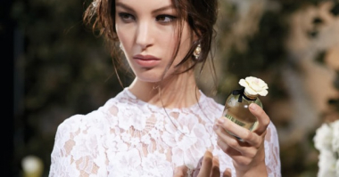 Làm sao để nước hoa cho nữ lưu hương thơm lâu hơn? 